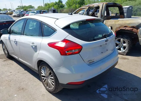 2018 Ford Focus Titanium z USA, uszkodzony, nr VIN 1FADP3N24JL279449